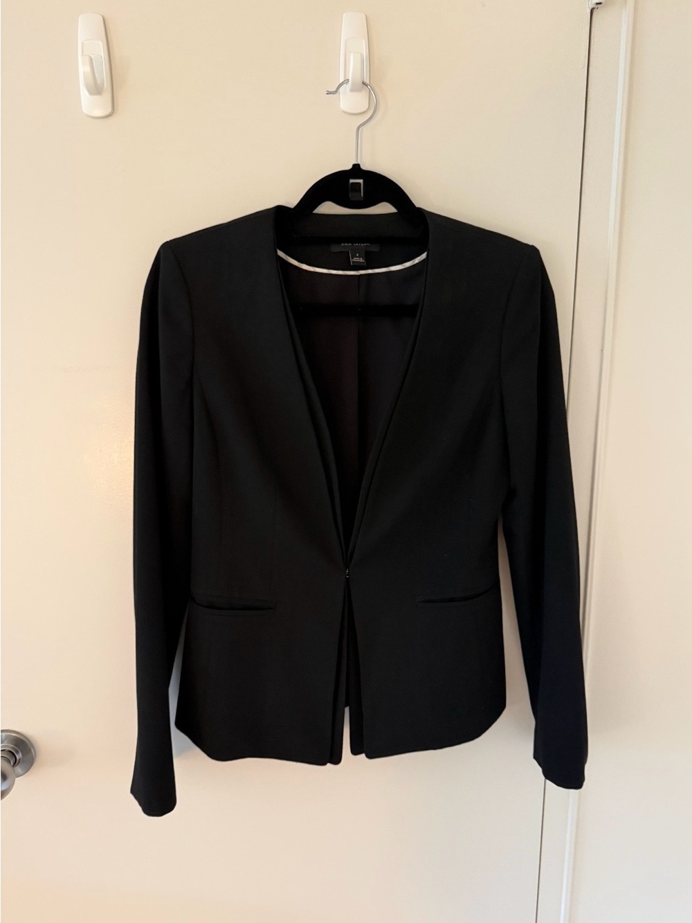 Ann Taylor Black Open-Front Collarless Blazer